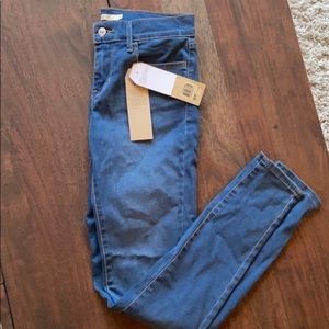 NWT - Levi’s 710 Super Skinny 28x32 (long)